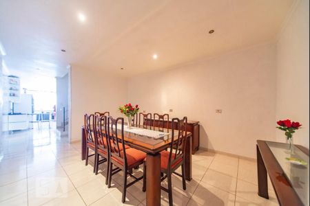 Casa para alugar com 220m², 3 quartos e 2 vagas Casa para alugar com 220m², 3 quartos e 2 vagasSala de Jantar