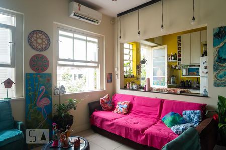 Sala de apartamento à venda com 2 quartos, 55m² em Santana, Porto Alegre