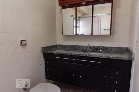 Banheiro da suíte de apartamento para alugar com 1 quarto, 48m² em Liberdade, São Paulo