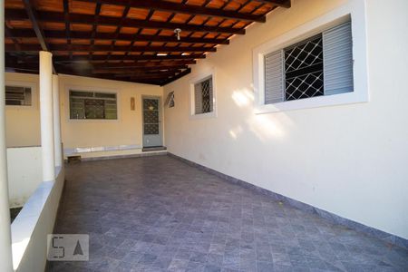 Casa à venda com 90m², 3 quartos e 6 vagasVaranda com Churrasqueira