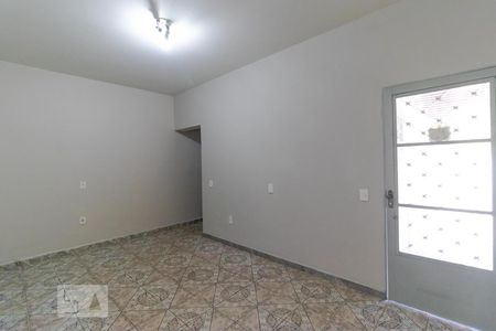 Casa à venda com 90m², 3 quartos e 6 vagasSalas