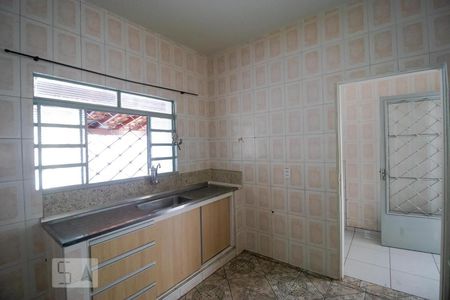 Casa à venda com 90m², 3 quartos e 6 vagasCozinha