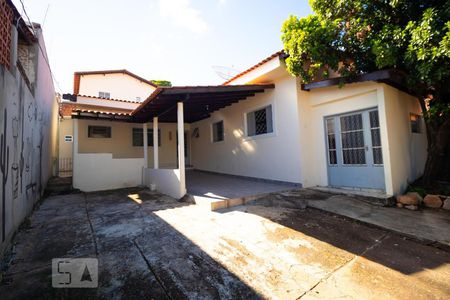 Casa à venda com 90m², 3 quartos e 6 vagasFachada