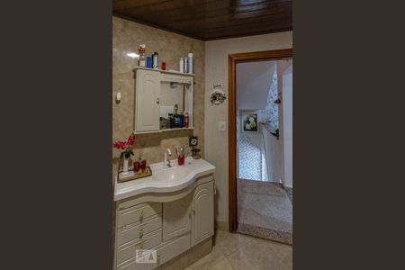 Casa à venda com 253m², 3 quartos e 4 vagasLavabo