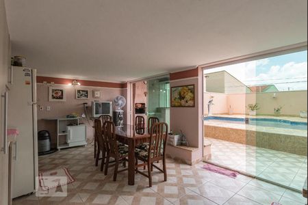 Casa à venda com 253m², 3 quartos e 4 vagasSalão de Festas