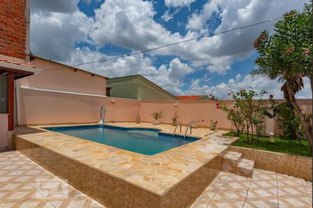 Casa à venda com 253m², 3 quartos e 4 vagasPiscina