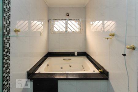 Casa para alugar com 180m², 2 quartos e 2 vagas Casa para alugar com 180m², 2 quartos e 2 vagasBanheiro da Suite