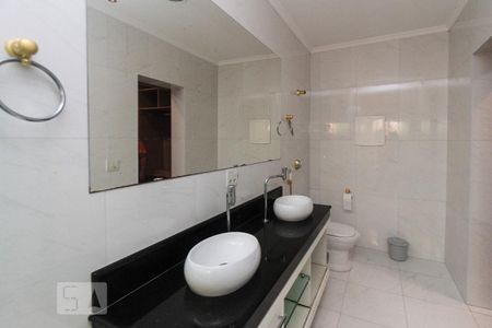 Casa para alugar com 180m², 2 quartos e 2 vagas Casa para alugar com 180m², 2 quartos e 2 vagasBanheiro da Suite