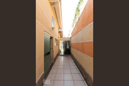 Casa para alugar com 180m², 2 quartos e 2 vagas Casa para alugar com 180m², 2 quartos e 2 vagasCorredor