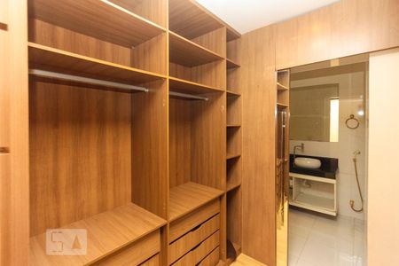 Casa para alugar com 180m², 2 quartos e 2 vagas Casa para alugar com 180m², 2 quartos e 2 vagasCloset