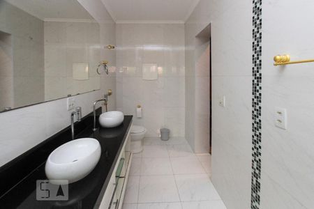Casa para alugar com 180m², 2 quartos e 2 vagas Casa para alugar com 180m², 2 quartos e 2 vagasBanheiro da Suite