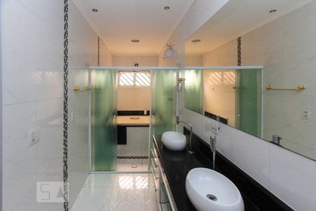 Casa para alugar com 180m², 2 quartos e 2 vagas Casa para alugar com 180m², 2 quartos e 2 vagasBanheiro da Suite