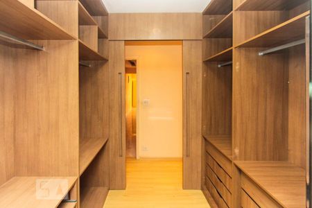 Casa para alugar com 180m², 2 quartos e 2 vagas Casa para alugar com 180m², 2 quartos e 2 vagasCloset