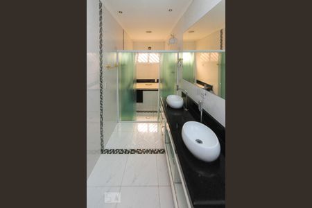 Casa para alugar com 180m², 2 quartos e 2 vagas Casa para alugar com 180m², 2 quartos e 2 vagasBanheiro da Suite