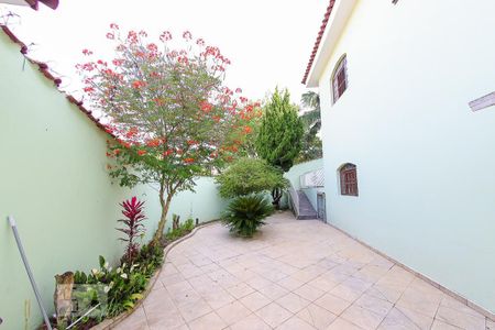 Casa à venda com 320m², 3 quartos e 7 vagas Casa à venda com 320m², 3 quartos e 7 vagasQuintal