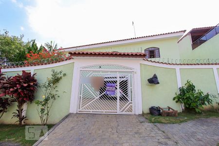Casa à venda com 320m², 3 quartos e 7 vagas Casa à venda com 320m², 3 quartos e 7 vagasFachada
