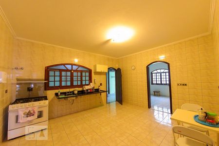 Casa à venda com 320m², 3 quartos e 7 vagas Casa à venda com 320m², 3 quartos e 7 vagasCozinha