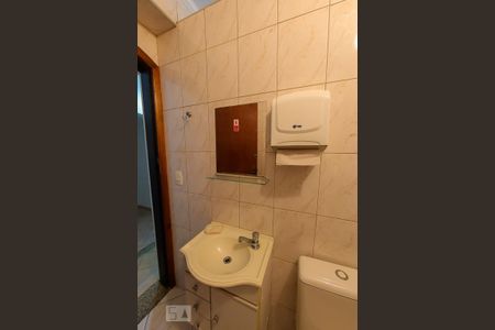 Casa à venda com 320m², 3 quartos e 7 vagas Casa à venda com 320m², 3 quartos e 7 vagasBanheiro da Garagem