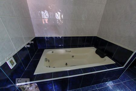 Casa à venda com 320m², 3 quartos e 7 vagas Casa à venda com 320m², 3 quartos e 7 vagasBanheiro da Suite 2