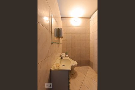 Casa à venda com 320m², 3 quartos e 7 vagas Casa à venda com 320m², 3 quartos e 7 vagasBanheiro da Garagem