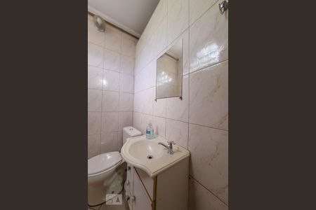 Casa à venda com 320m², 3 quartos e 7 vagas Casa à venda com 320m², 3 quartos e 7 vagasBanheiro da Garagem