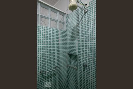 Casa à venda com 550m², 2 quartos e 50 vagasDetalhe banheiro