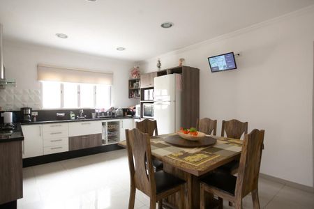 Casa à venda com 550m², 2 quartos e 50 vagasCozinha