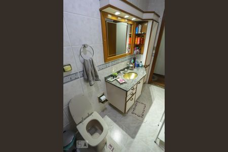 Casa à venda com 170m², 4 quartos e 2 vagas Casa à venda com 170m², 4 quartos e 2 vagasBanheiro Social