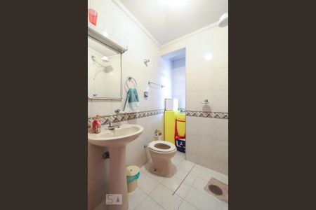 Casa à venda com 170m², 4 quartos e 2 vagas Casa à venda com 170m², 4 quartos e 2 vagasSuíte Banheiro