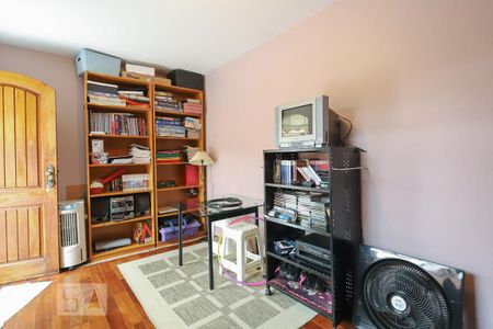 Casa à venda com 170m², 4 quartos e 2 vagas Casa à venda com 170m², 4 quartos e 2 vagasSuíte