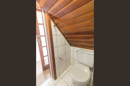 Banheiro de kitnet/studio para alugar com 1 quarto, 24m² em Glória, Porto Alegre