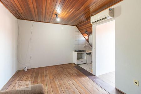 Sala/Quarto de kitnet/studio para alugar com 1 quarto, 24m² em Glória, Porto Alegre