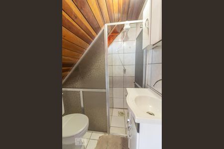 Banheiro de kitnet/studio para alugar com 1 quarto, 24m² em Glória, Porto Alegre