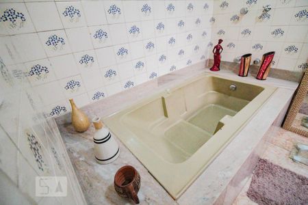 Casa à venda com 270m², 3 quartos e 2 vagas Casa à venda com 270m², 3 quartos e 2 vagasBanheiro