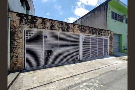 Casa à venda com 270m², 3 quartos e 2 vagas Casa à venda com 270m², 3 quartos e 2 vagasFachada