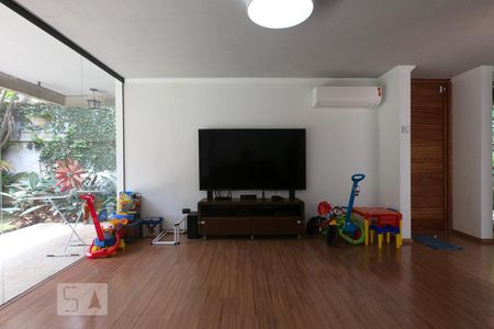 Sala de casa à venda com 4 quartos, 250m² em Jardim Morumbi, São Paulo