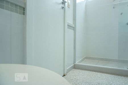 Casa à venda com 424m², 5 quartos e 4 vagasBanheiro da Suíte 2