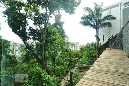 Casa à venda com 424m², 5 quartos e 4 vagasVista da Suíte 5