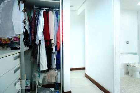 Casa à venda com 424m², 5 quartos e 4 vagasCloset da Suíte 5