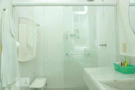 Casa à venda com 424m², 5 quartos e 4 vagasBanheiro da Suíte 1