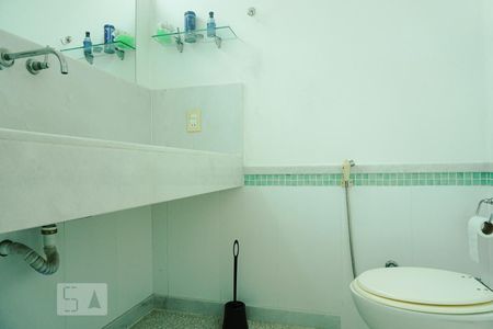 Casa à venda com 424m², 5 quartos e 4 vagasBanheiro da Suíte 4