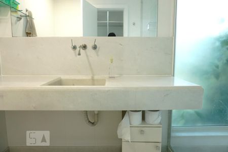 Casa à venda com 424m², 5 quartos e 4 vagasBanheiro da Suíte 3