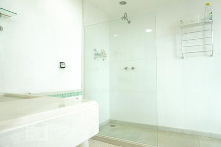 Casa à venda com 424m², 5 quartos e 4 vagasBanheiro da Suíte 5