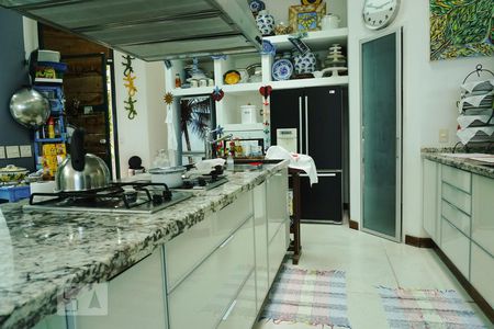 Casa à venda com 424m², 5 quartos e 4 vagasSala/Cozinha