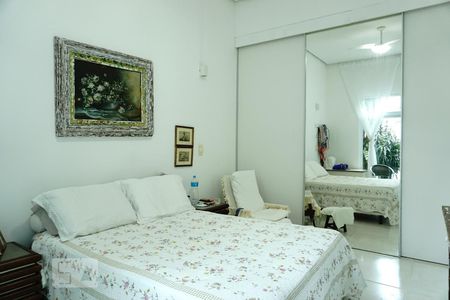 Casa à venda com 424m², 5 quartos e 4 vagasSuíte 1