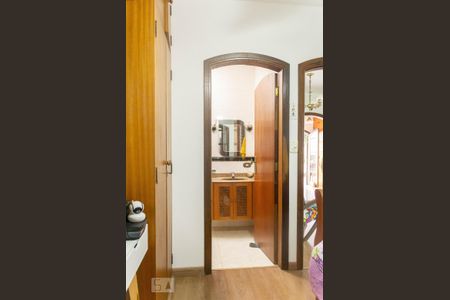 Casa à venda com 194m², 3 quartos e 3 vagasSuíte 2