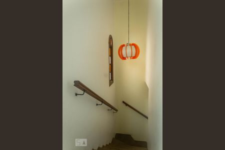 Casa à venda com 194m², 3 quartos e 3 vagasEscadas