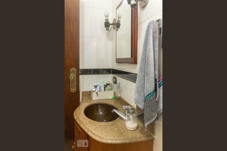 Casa à venda com 194m², 3 quartos e 3 vagasBanheiro Suíte 3