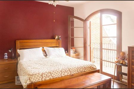 Casa à venda com 194m², 3 quartos e 3 vagasSuíte 1