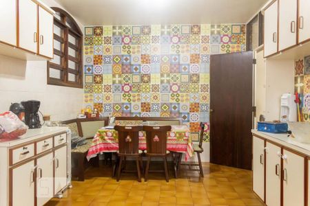 Casa à venda com 194m², 3 quartos e 3 vagasCozinha